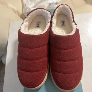 Toms Rhubarb red and shearling shoe